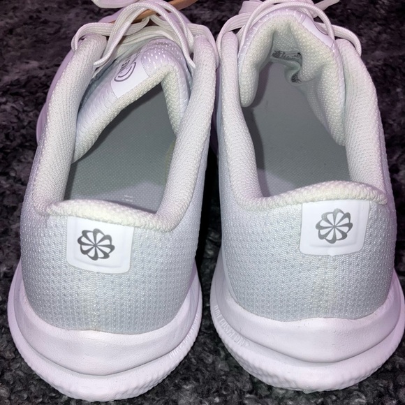 Nike Winflo 10 White and Silver Athletic Shoes - Picture 3 of 5